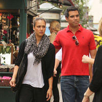 Jessica Alba and Cash Warren go shopping at The Grove | Picture 85955